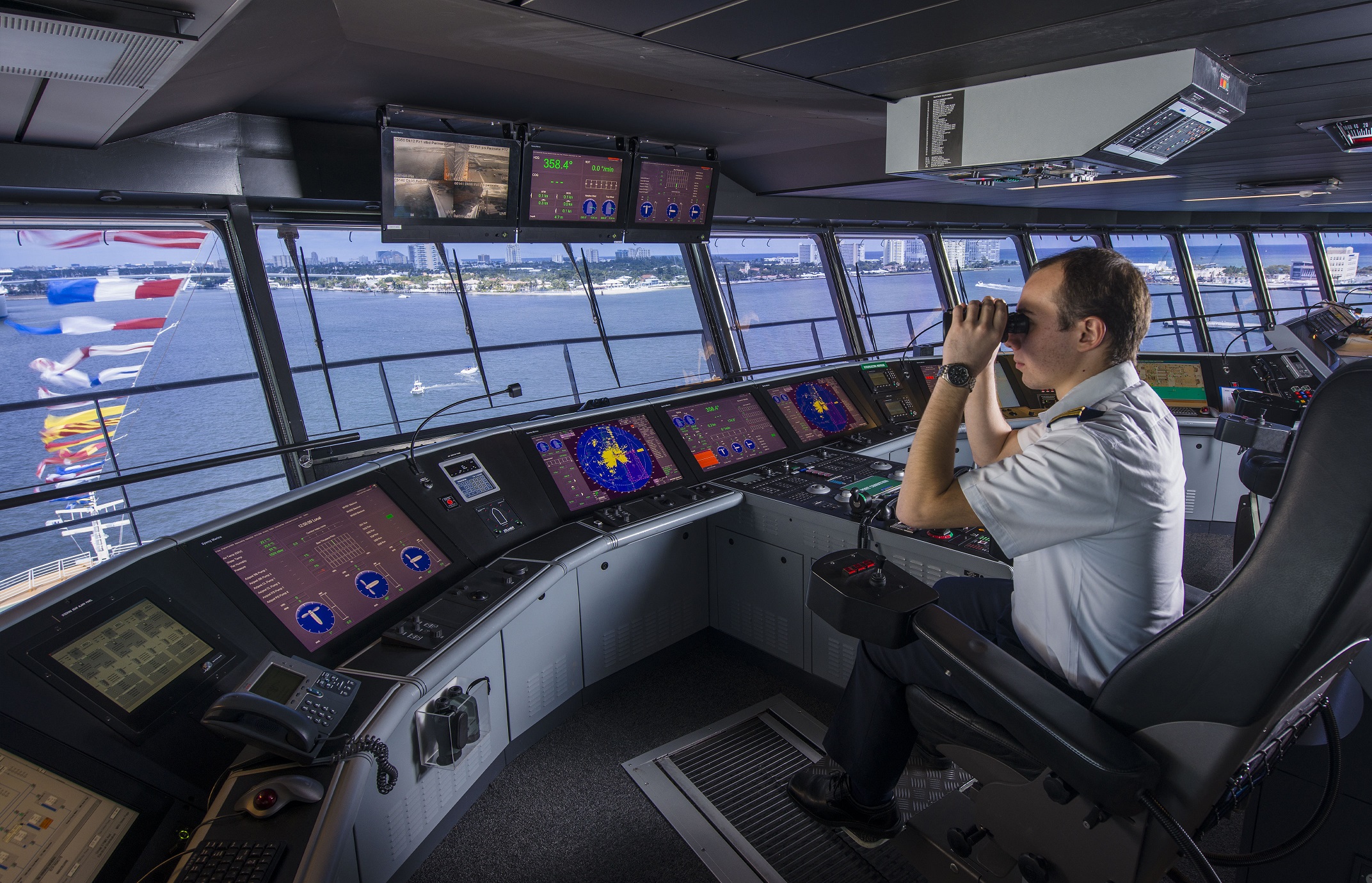 навигационный комплекс. управление судоходством. управление судоходством. капитанский мостик. лоцман - капитан-судоводитель.