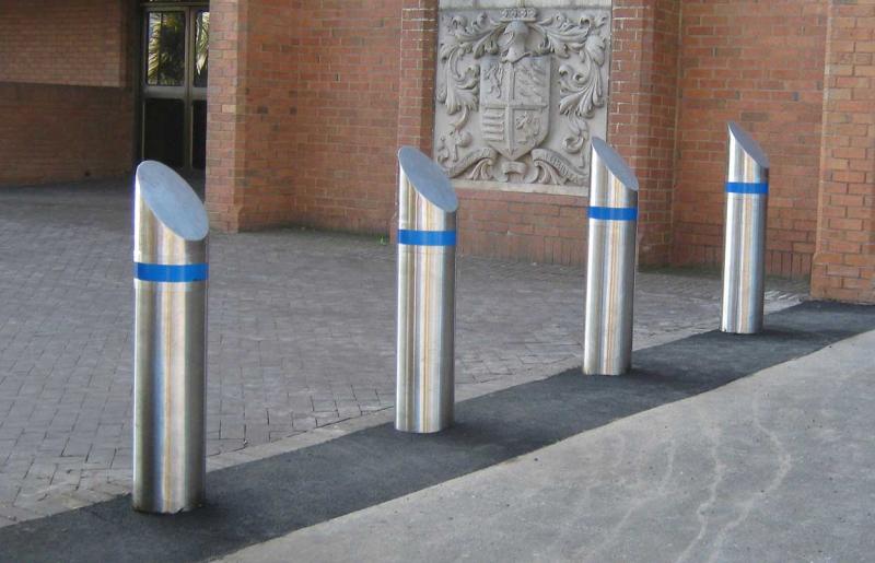 Bollards Market