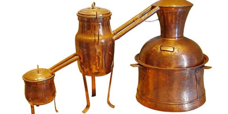 Distilling apparatus Industry