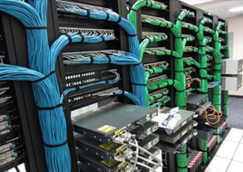Server Racks & Cabinets 
