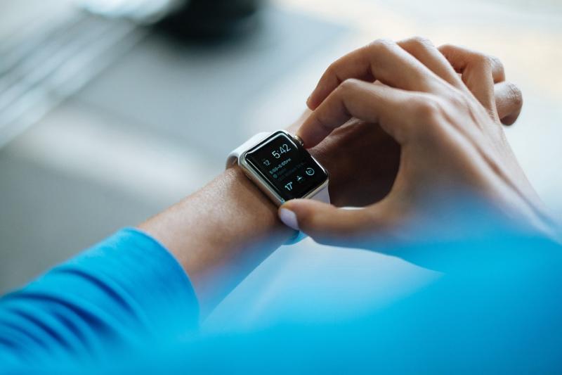 Smartwatch Display Market