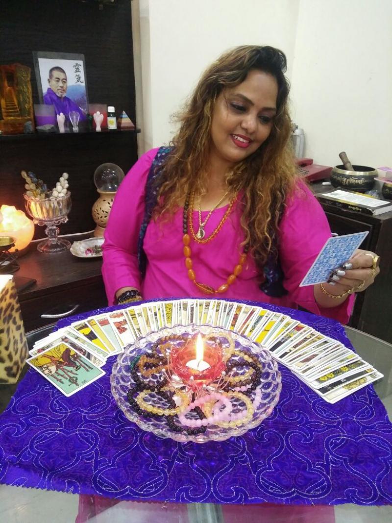 Top Tarot card reader in Mumbai