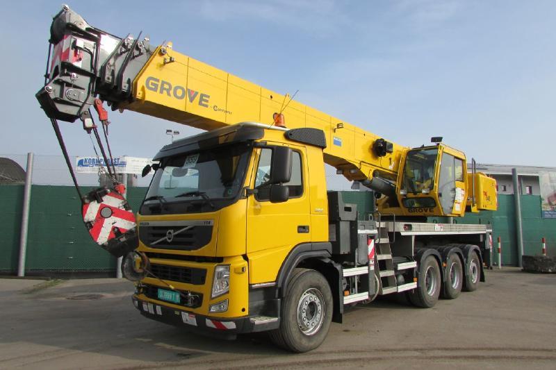 Wheeled Crane