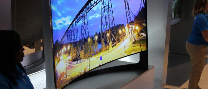 Curved Display Market