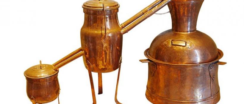 Distilling apparatus Industry