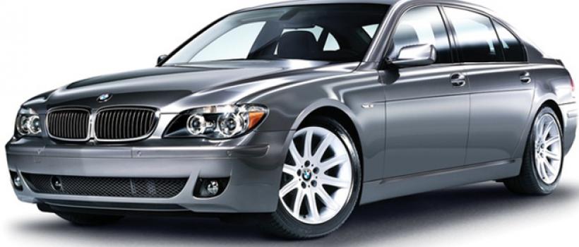 Everything about your wedding should be perfect because it is a very special day for you and your fiancé. Make it even more special by getting received at the airport in a limo.