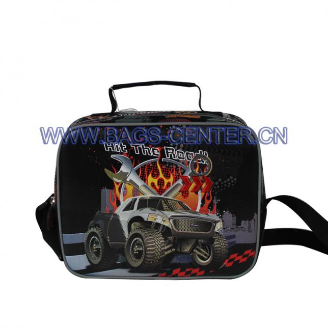 Rocking car collection lunch bag. This lunch bag has large space to hold foods. It perfectly combines the twill fabric with leather.